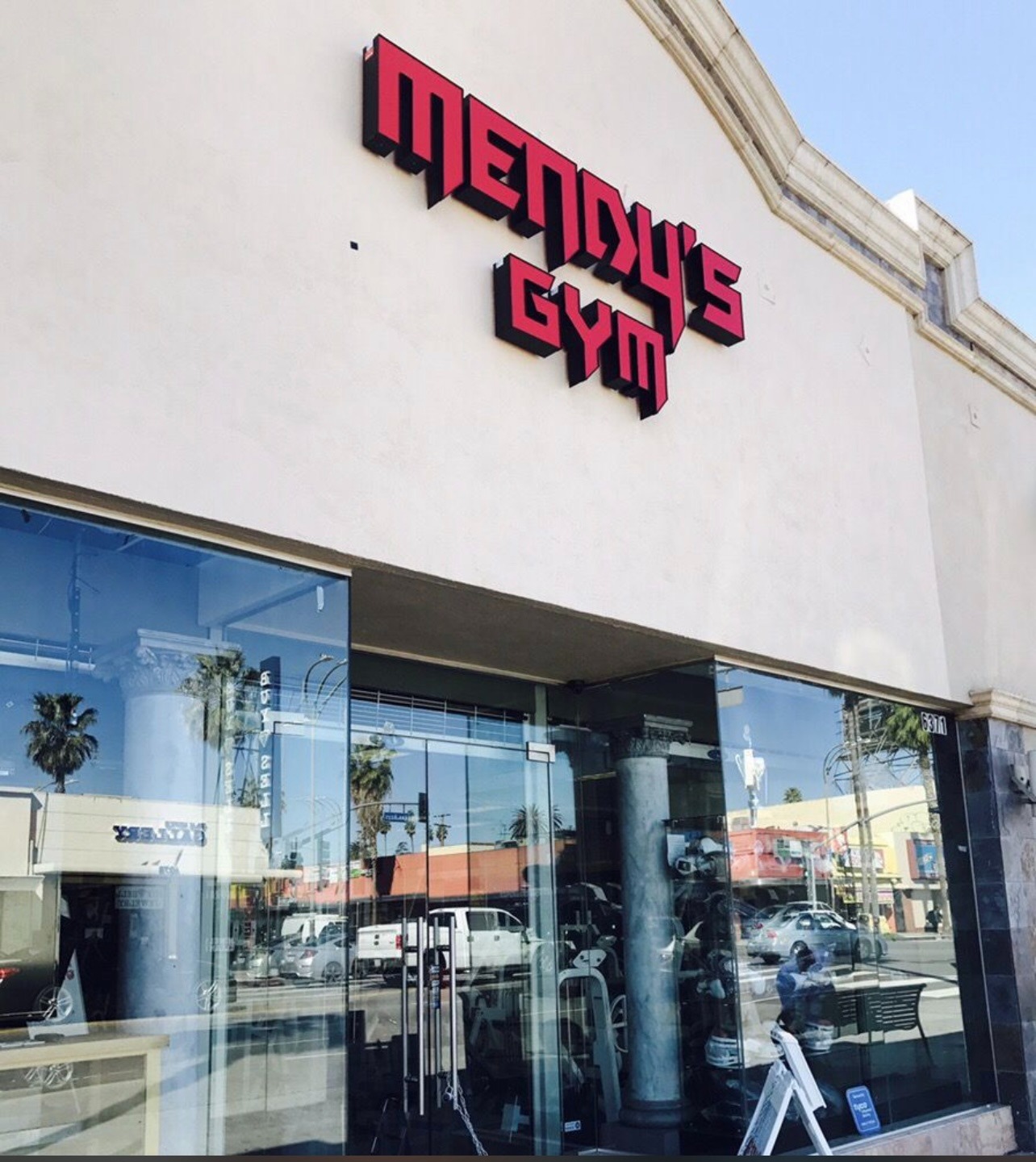 Outside picture of Mendy's Gym in Van Nuys, CA